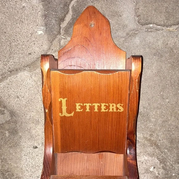 📬✉️ Vintage 1970s / 1980s Straw Wooden Gold Ink Wall Organizer for Mail 📦📭 - Picture 4 of 7